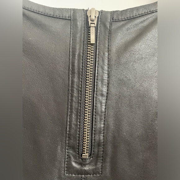 Danier Leather T Shirt - Picture 2 of 6